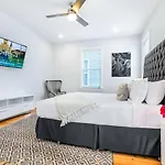 Stunning Modern And Fully-upgraded 5 Bedroom W Pool Apartment New Orleans