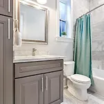 Apartment Stunning Modern And Fully-upgraded 5 Bedroom W Pool