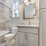 Stunning Modern And Fully-upgraded 5 Bedroom W Pool New Orleans