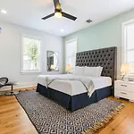 French Quarter Condo Walking Distance To Hot Spots