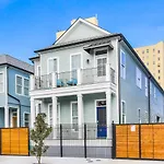 Hosteeva Brand New Condo With A Pool Steps To St Charles Ave