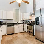 Hosteeva Modern Condo Steps To St Charles Ave & Close To Fq