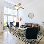 Hosteeva Modern Condo Steps To St Charles Ave & Close To Fq