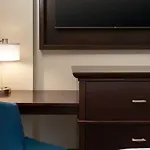 Hotel Embassy By Hilton Convention Center