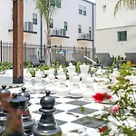 Private Living Villas Near City Hot Spots