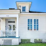 Uptown Spacious 4Bd/3Ba With Historic Charm