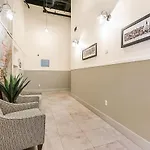 Modern Walking Distance To Must-see Attractions Of Nola New Orleans
