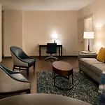 Hotel Embassy By Hilton Convention Center