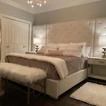 Location, Walk Anywhere 4*