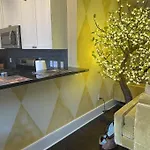 Location, Walk Anywhere 4*