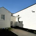 Entire Spacious Vacation Home - 1 Mile To All Attractions