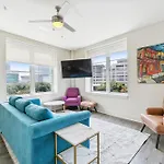 Modern Condo Walking Distance To Must-See Attractions Of Nola