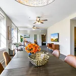 Steps To French Quarter Rooftop & Gym Sleeps 12