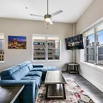 Spacious Condo A Short Ride Away From Superdome