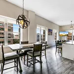 Spacious Condo A Short Ride Away From Superdome