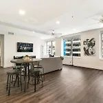 Spacious Luxury 4Br Condo Moments From French Quarter