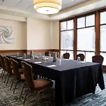 Hotel Embassy By Hilton Convention Center 3*