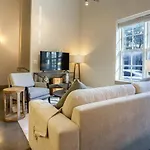 Landing Modern Apartment With Amazing Amenities