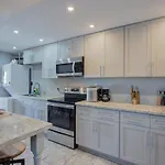 Charming Conti Nest With Large Courtyard *