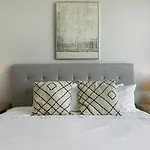 Landing Modern Apartment With Amazing Amenities