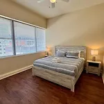Spacious 1Br Near French Quarter With Pool & Gym