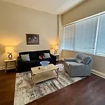 Spacious 1Br Near French Quarter With Pool & Gym
