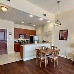 Spacious 1Br Near French Quarter With Pool & Gym