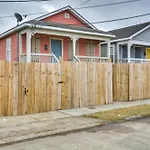 < 3 Mi To French Quarter: Pet-Friendly Home