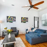 Apartment 3br On Carondelet By Hosteeva *