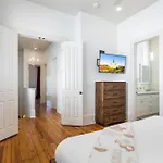 3br On Carondelet By Hosteeva * New Orleans