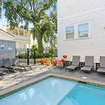 Apartment 3br On Carondelet By Hosteeva *