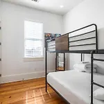 Apartment 3br On Carondelet By Hosteeva