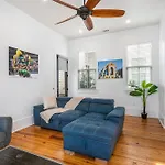 3br On Carondelet By Hosteeva *