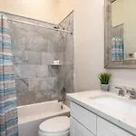 3br On Carondelet By Hosteeva