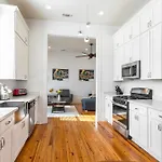 Apartment 3br On Carondelet By Hosteeva New Orleans
