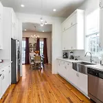 3br On Carondelet By Hosteeva