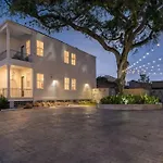 Spacious 3Br Garden District Home W Pool & Balcony