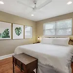 Charming Home W Huge Yard Near Bayoucity Park!