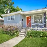 Charming Home W Huge Yard Near Bayoucity Park!