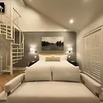 Garden District Hotel