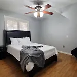 Lakeview Gem 3 Bedroom With Pool Holiday home *
