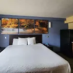 Days By Wyndham Pontchartrain Hotel
