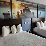 Days By Wyndham Pontchartrain Hotel 3*