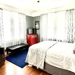Mid 2 Br- Beautiful, Renovated Arts & Crafts Flat Apartment New Orleans