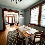 Mid 2 Br- Beautiful, Renovated Arts & Crafts Flat