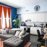 Modern Downtown Condo W Rooftop Gym & Patio