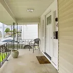 Work & Play: Colorful Home In Heart Of Nola!