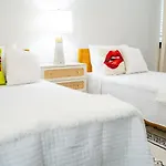 Holiday home Shimmering New Nola Tvs In Bedrooms & Parking