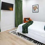 Shimmering New Nola Tvs In Bedrooms & Parking * New Orleans