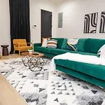 Shimmering New Nola Tvs In Bedrooms & Parking * New Orleans
